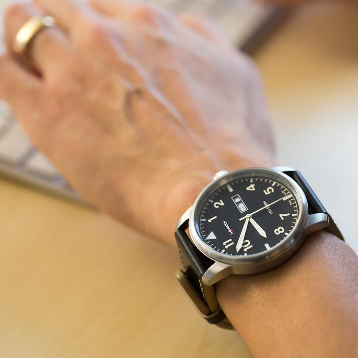 Image du produit M Watch Mondaine Aero (Montre analogique, Swiss Made, 45 mm)