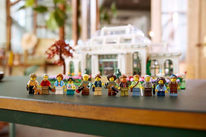 Actual product image LEGO The botanical garden (21353, LEGO Ideas, LEGO Rare Sets)