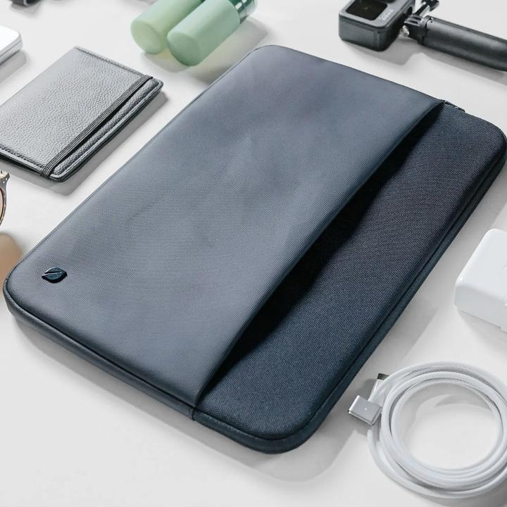 Actual product image Incase A.R.C