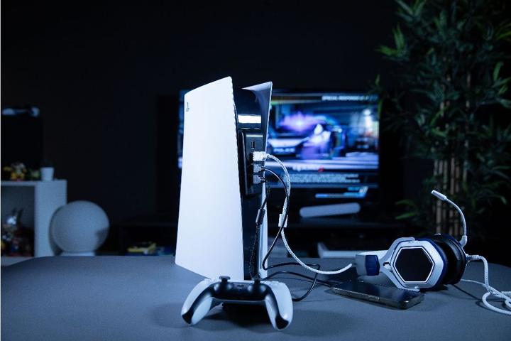 Actual product image Konix USB hub (PS5)