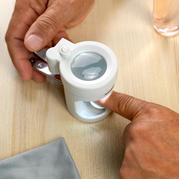 Produktbild InnovaGoods Nagelknipser mit LED-Licht, Lupe und Feile Clail