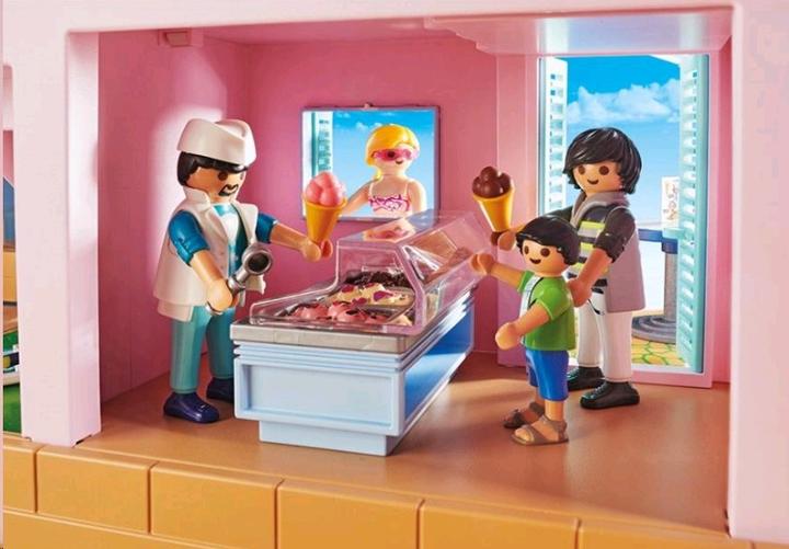 Actual product image Playmobil 70279 Ice cream parlor in harbor (70279, Playmobil Family Fun)