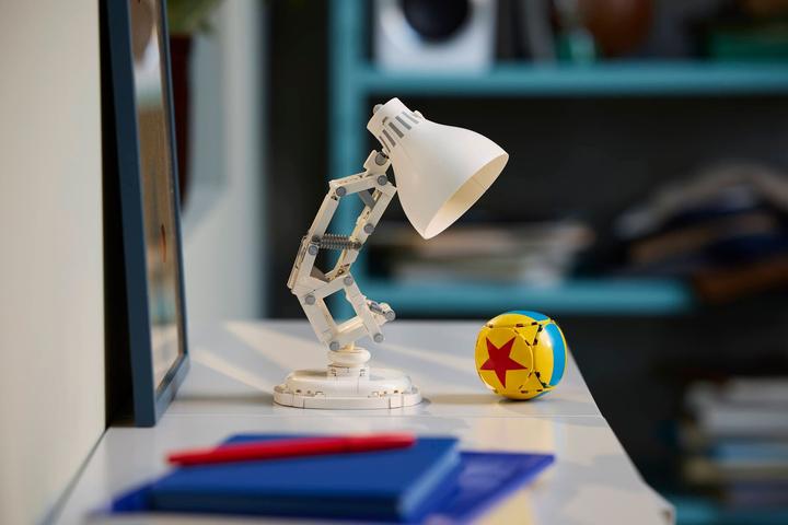 Actual product image LEGO Disney Pixar Luxo Jr. (21357, LEGO Ideas)