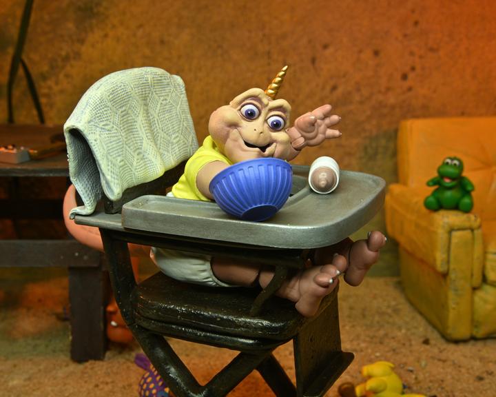 Image du produit Neca Dinosaurs figurine Ultimate Baby Sinclair 18 cm