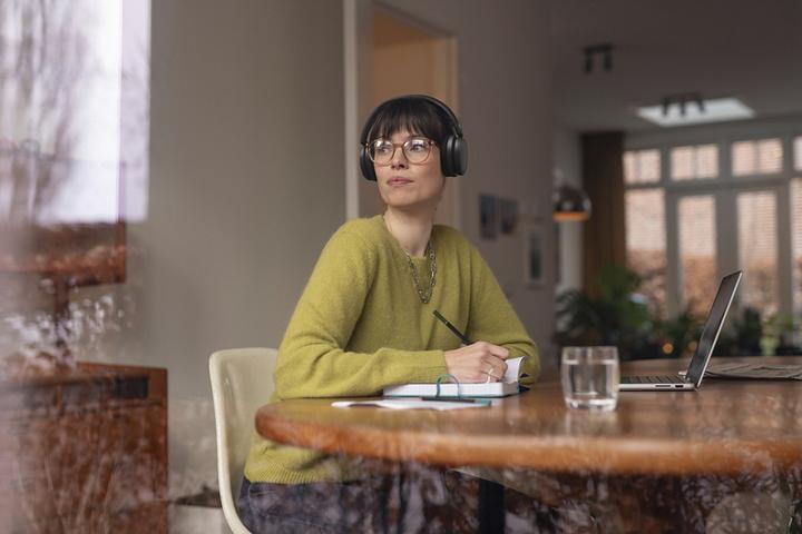 Actual product image Philips WIRELESS HEADPHONES TAH5209BK/00 (65 h, Wireless)