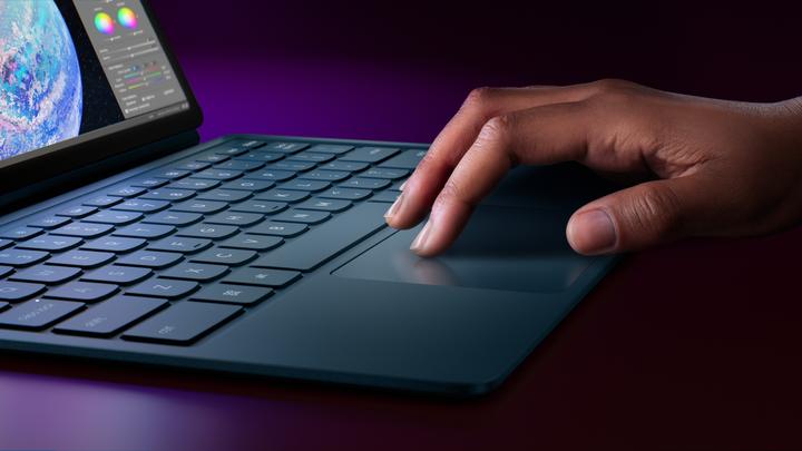 Produktbild Lenovo Plus (nur WLAN, 12.70", 256 GB, Tidal Teal)