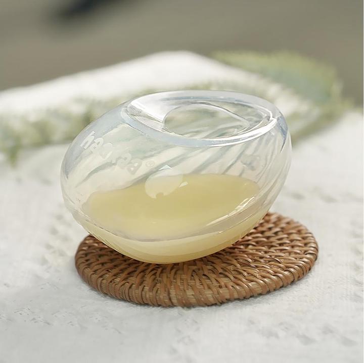 Actual product image Haakaa Portable shell-shaped breast pump 75ml