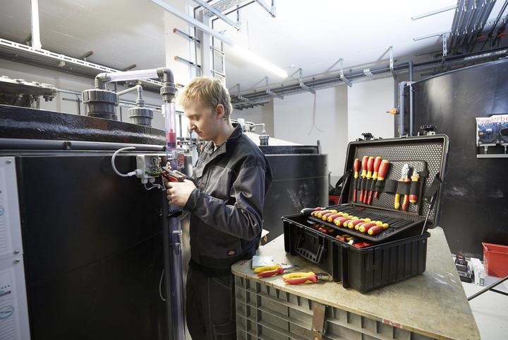 Produktbild Wiha Werkzeugkoffer Set XXL III electric I 104-tlg. I Elektriker Werkzeugkoffer I Werkzeugkasten (106 Teile)
