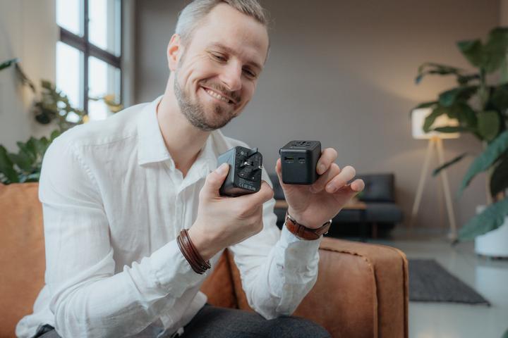 Produktbild Verbatim Universal Travel Adapter