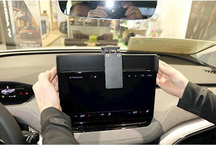 Produktbild Brodit Halterung Skoda Enyaq IV 21