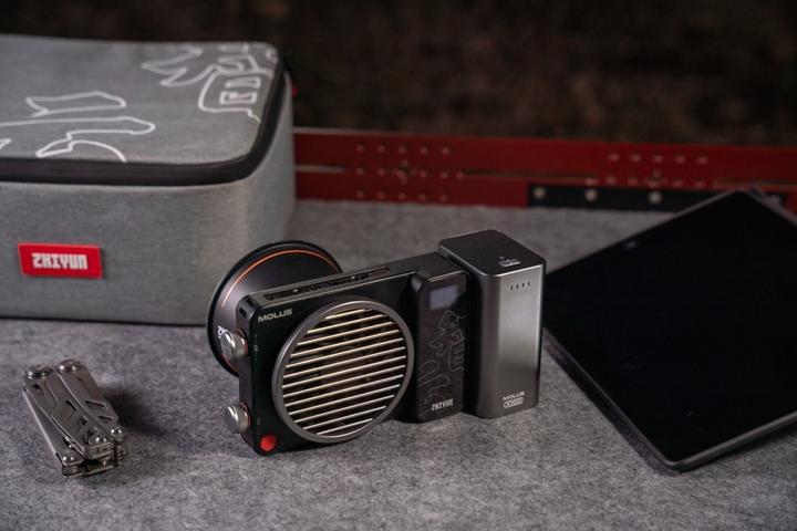Image du produit Zhiyun Molus X100 Pro Black (éclairage de studio)