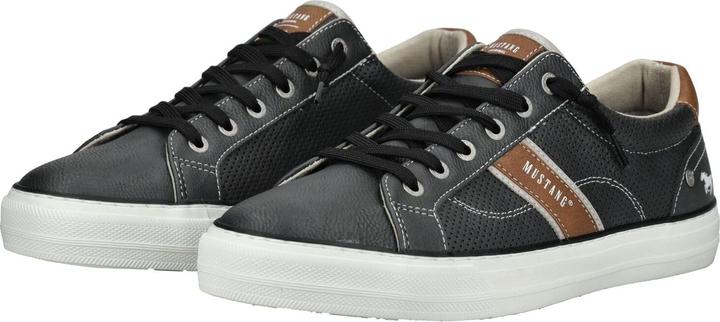Actual product image Mustang Sneaker (45)