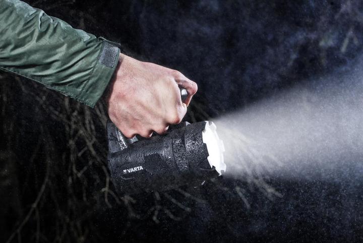 Actual product image Varta Indestructible BL20 Pro (15 cm, 400 lm)