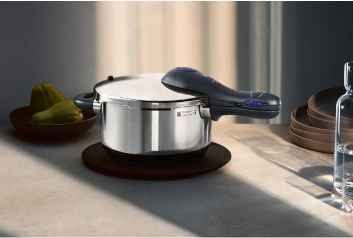 Produktbild WMF Schnellkochtopf 3tlg 4,5+3l grosses Kochsignal Perfect Plus Induktion (22 cm, Pfannenset + Topfset, Edelstahl)