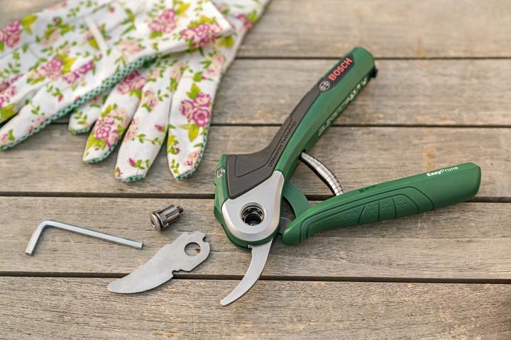 Image du produit Bosch Home & Garden Easy Prune avec étui souple