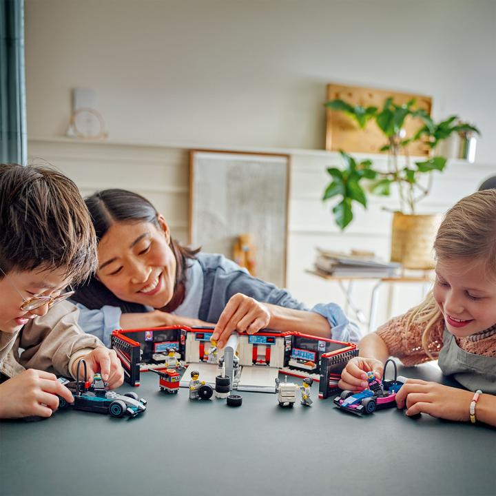 Immagine prodotto LEGO F1 Garage mit Mercedes-AMG & Alpine Rennautos (60444, LEGO City)