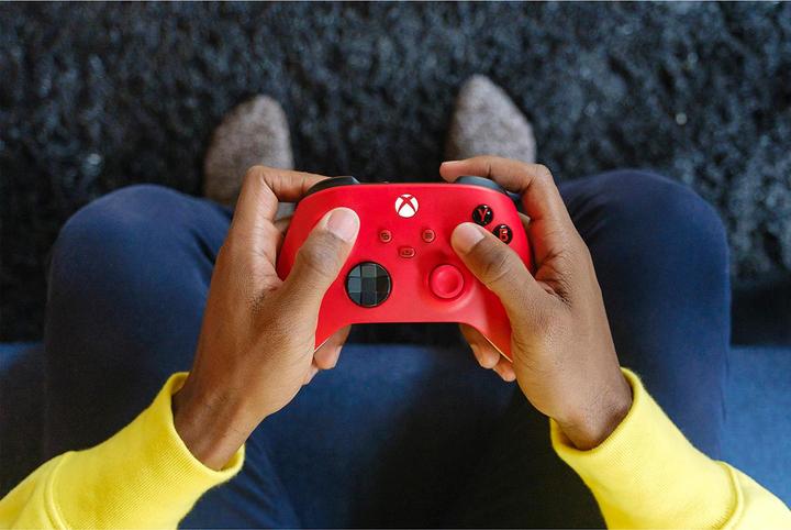 Produktbild Microsoft Xbox Wireless Controller - Pulse Red (PC, Xbox One X, Xbox Series X, Xbox One S, Xbox Series S)