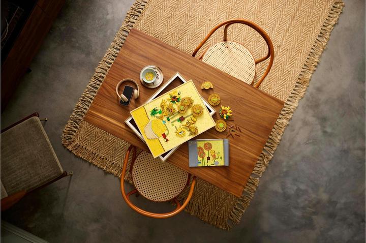 Immagine prodotto LEGO Vincent van Gogh - Girasoli (31215, LEGO DC, Set LEGO rari)