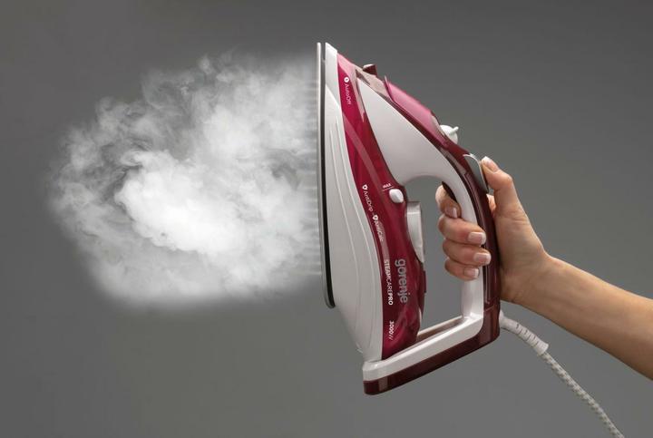 Actual product image Gorenje SIH3000RBC Steam Iron Ceramic Ironing Sole (3000 W, 250 g/min)