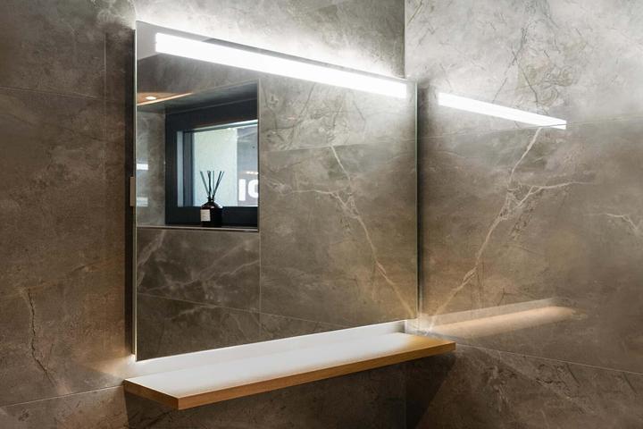 Immagine prodotto Schneider ARANGALINE con riscaldamento a specchio Specchio illuminato a LED, con presa, 127x78x14cm