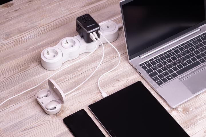 Actual product image Verbatim Universal Travel Adapter