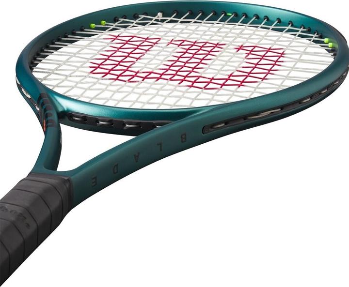 Actual product image Wilson Blade 100 V9.0 tennis racket (2, 300 g)