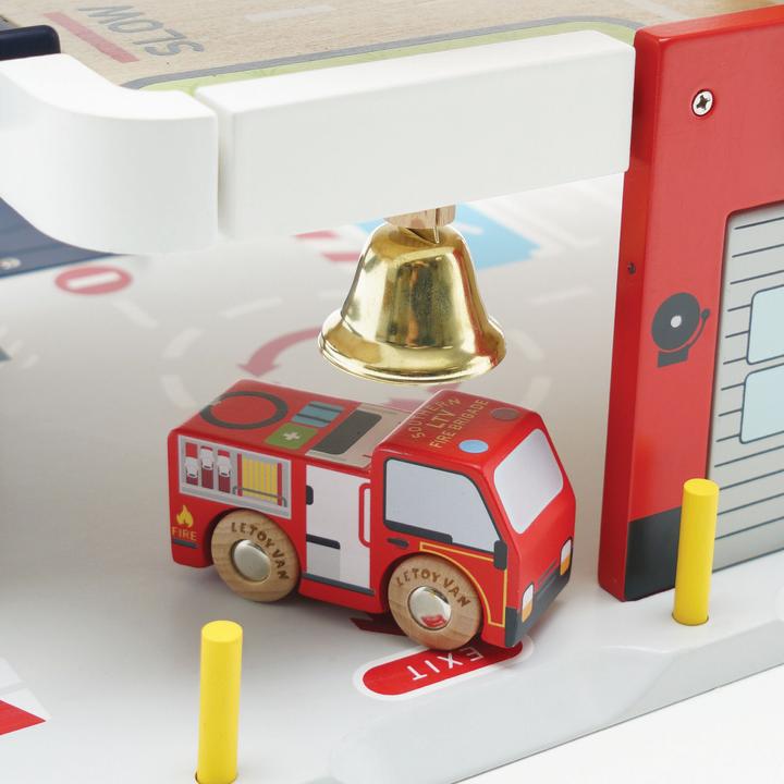 Immagine prodotto Le Toy Van Stazione dei vigili del fuoco e dei soccorsi