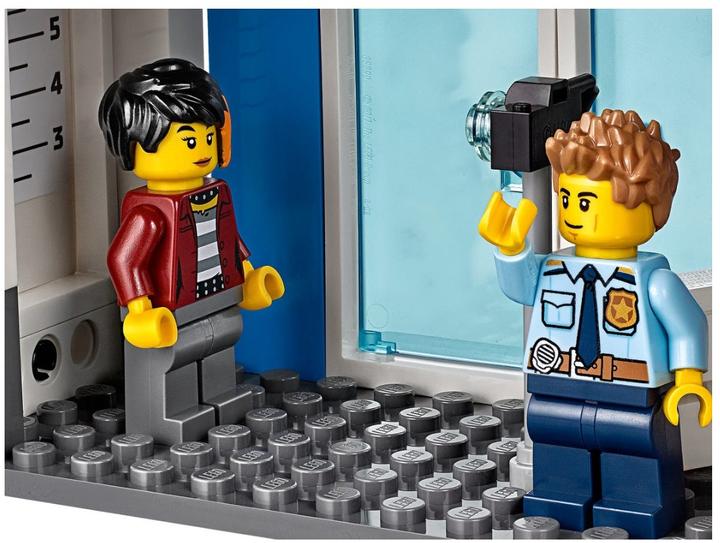 Actual product image LEGO Police Station (60246, LEGO City)