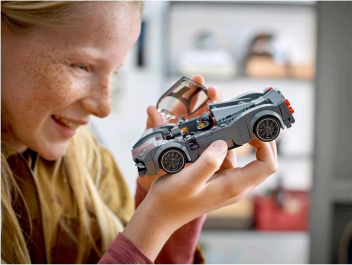 Actual product image LEGO Pagani Utopia (76915, LEGO Speed Champions)