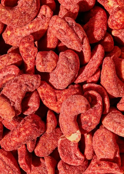 Actual product image KoRo Cashew nuts with raspberry powder (500 g)