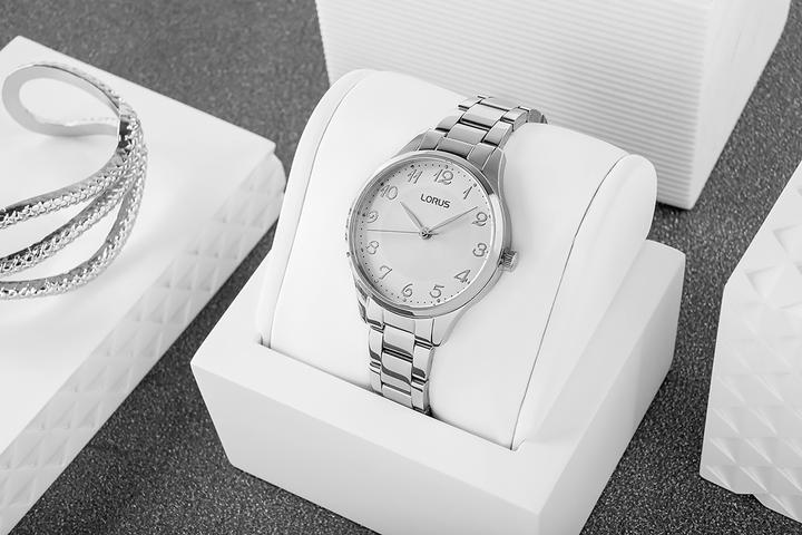 Actual product image Lorus RG267VX9 (Analogue wristwatch, 32 mm)