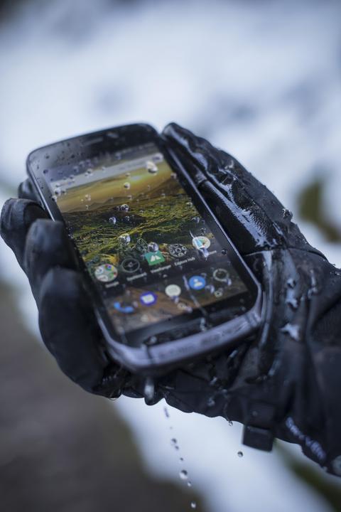 Actual product image Land Rover Explore (64 GB, Black, 5", Hybrid Dual SIM, 16 Mpx, 4G)
