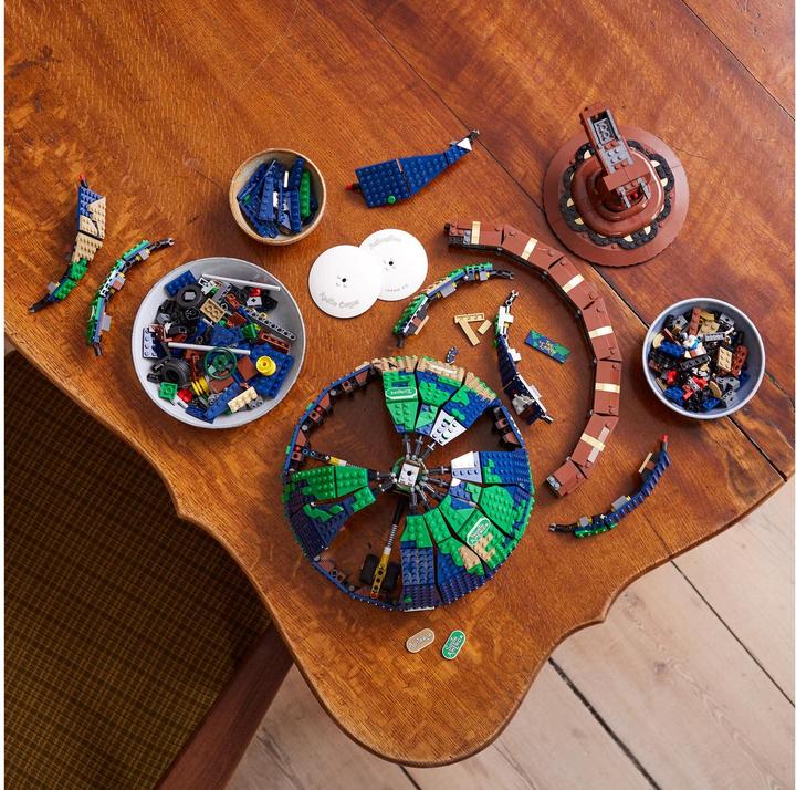 Actual product image LEGO Globe (21332, LEGO Ideas, LEGO Rare Sets)