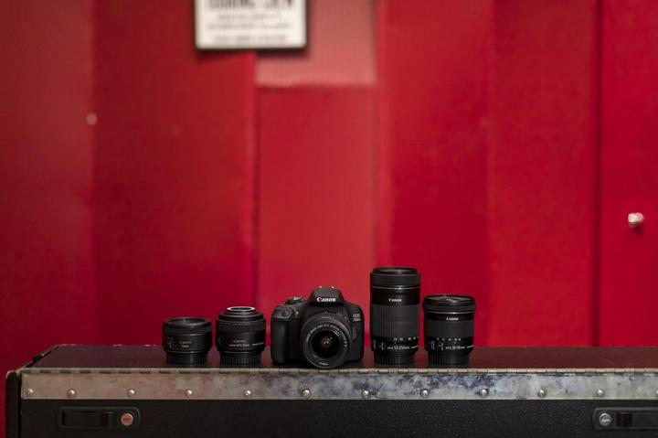 Produktbild Canon Eos 2000d (18 - 55 mm, 24.10 Mpx, APS-C / DX)
