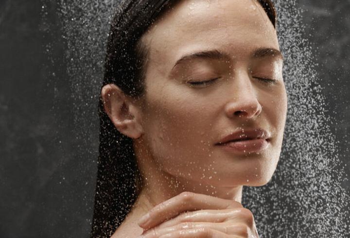 Produktbild hansgrohe Rainfinity 3jet Kopfbrause mit Brausearm : Farbe - schwarz chrom gebürstet/graphit (3 Strahlarten, 28.10 l/min)