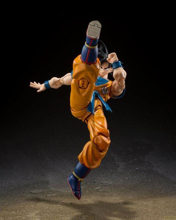 Immagine prodotto Bandai Dragon Ball S.H. Figuarts figura d'azione Son Goku Super Hero 14 cm