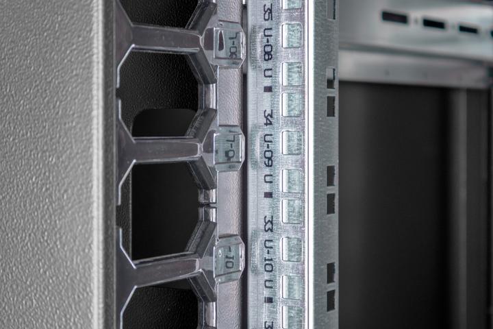 Produktbild Digitus Netzwerkschrank Varioflex-N Serie - 800x800 mm (BxT) (42 HE, 19 Zoll Rack)