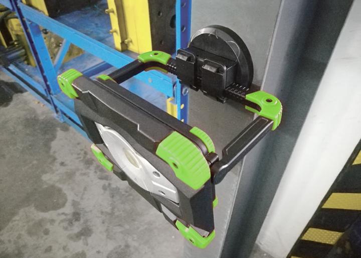 Produktbild Tracon Akku-Flutstrahler LED mit Powerbank Funktion (1000 lm)