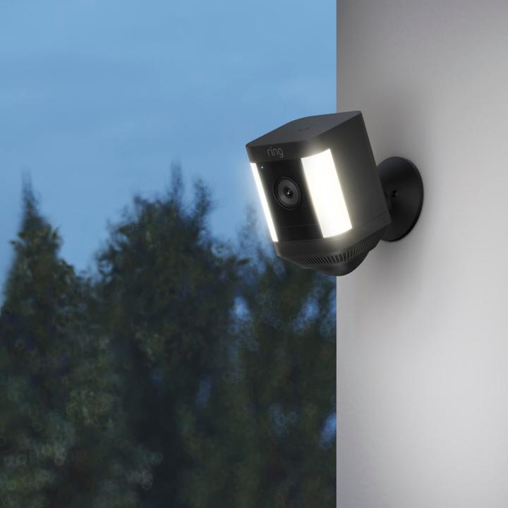 Actual product image Ring Spotlight Cam Plus (1920 x 1080 Pixels)