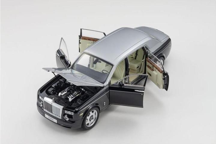 Immagine prodotto Kyosho Rolls-Royce Phamtom EWB Schwarz / Silber, 1:18