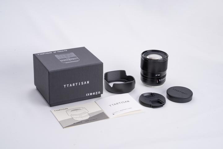 Immagine prodotto TTArtisan 75 mm f2.0 con autofocus e mini luce LED compatibile con l'attacco E di Sony (Sony E, Full-frame)