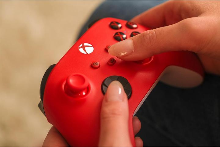 Produktbild Microsoft Xbox Wireless Controller - Pulse Red (PC, Xbox One X, Xbox Series X, Xbox One S, Xbox Series S)