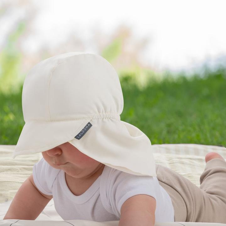 Actual product image La Loona LaLoona baby caps & baby hats Peaked cap with neck protection UPF 80 - Offwhite -