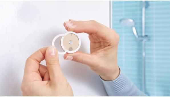 Immagine prodotto tesa Spatola per doccia SPAA con soluzione adesiva senza foratura