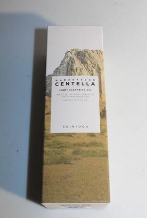 Actual product image Skin1004 Madagascar Centella Light Cleansing Oil Light Face Wash Oil 200 Ml (Oils, 200 ml)