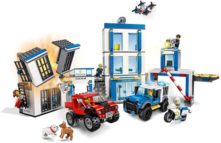 Actual product image LEGO Police Station (60246, LEGO City)