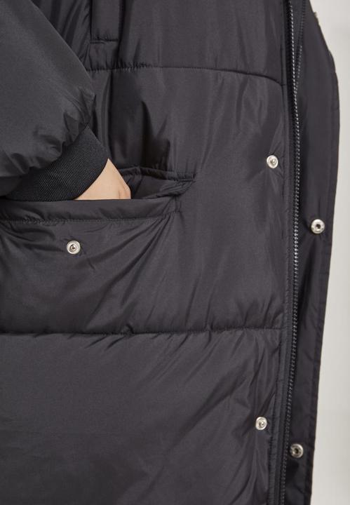 Actual product image Urban Classics UC Curvy Ladies Oversize Faux Fur Puffer Coat (XL)