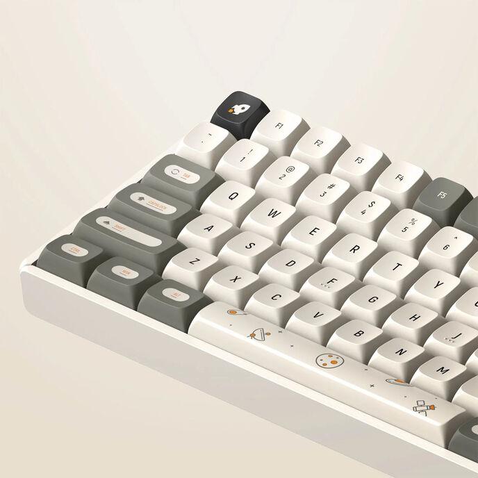 Actual product image Iqunix F97 Hitchhiker Wireless Gaming Keyboard, RGB - Moonstone Switches (DE, Wireless)