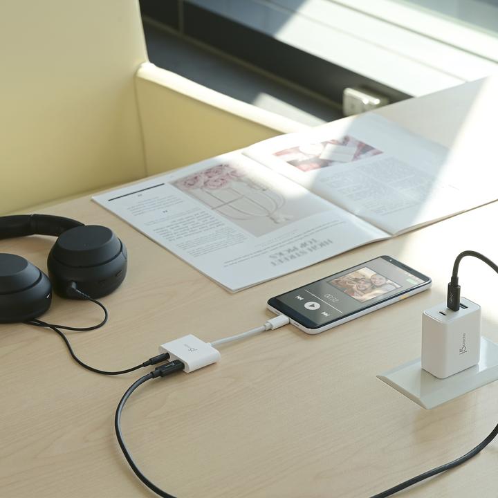 Actual product image j5Create JCA122 USB-C® to 3.5mm Audio Adapter with Power Delivery, Black, 24 bit, USB (USB)