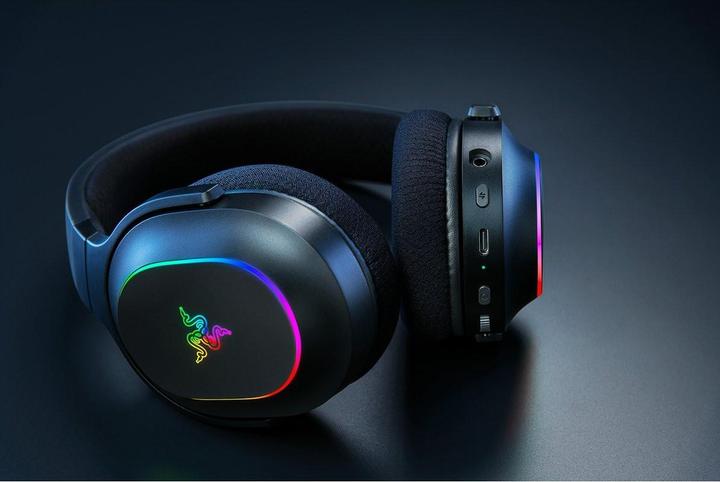 Actual product image Razer Barracuda x Chroma (Wireless)